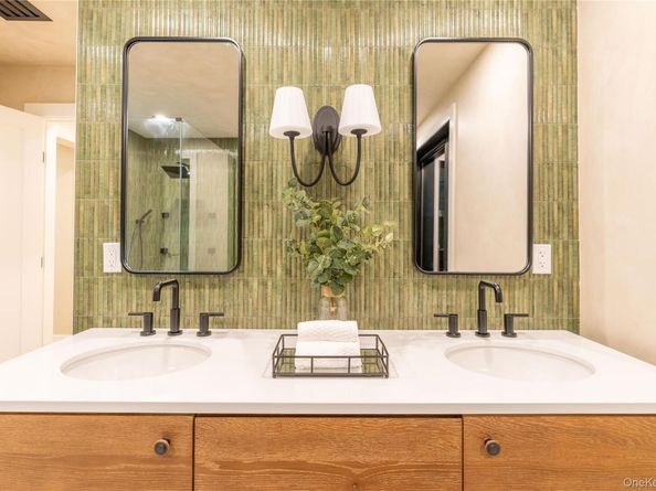 487 Davie Street, Westbury NY 11590