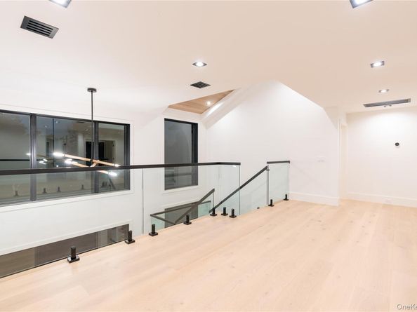 487 Davie Street, Westbury NY 11590