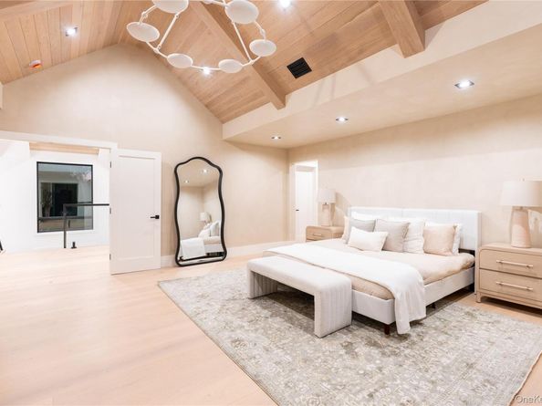 487 Davie Street, Westbury NY 11590