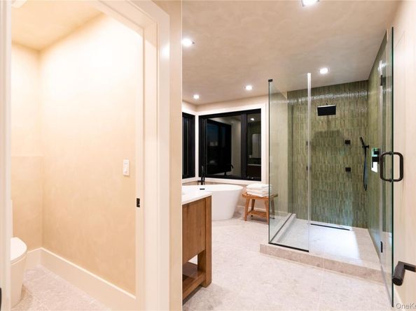 487 Davie Street, Westbury NY 11590