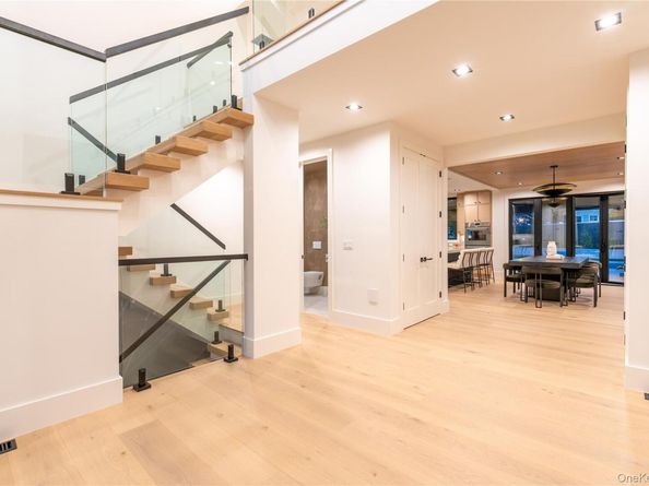 487 Davie Street, Westbury NY 11590