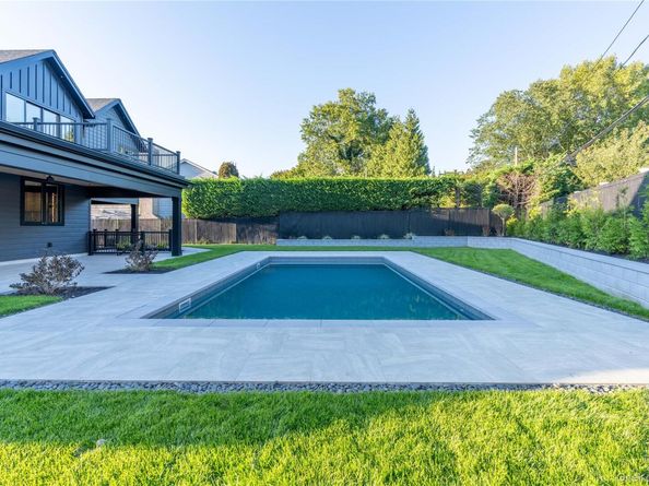 487 Davie Street, Westbury NY 11590