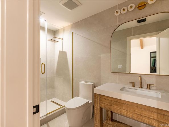 487 Davie Street, Westbury NY 11590