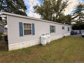 37 Hubbard Avenue 95, Riverhead NY 11901