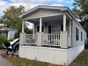 37 Hubbard Avenue 95, Riverhead NY 11901