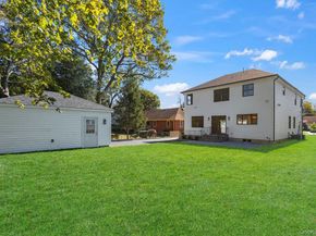 51 Netz Place, Albertson NY 11507