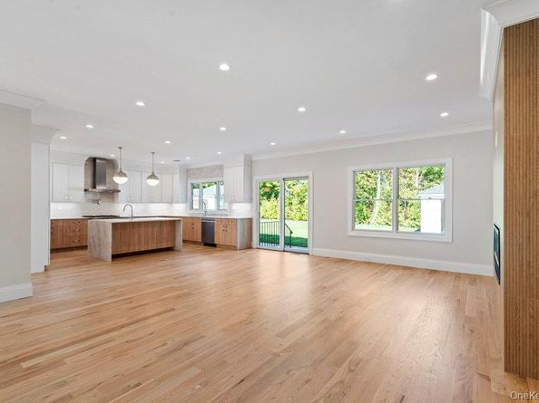 51 Netz Place, Albertson NY 11507