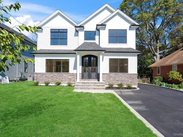 51 Netz Place, Albertson NY 11507