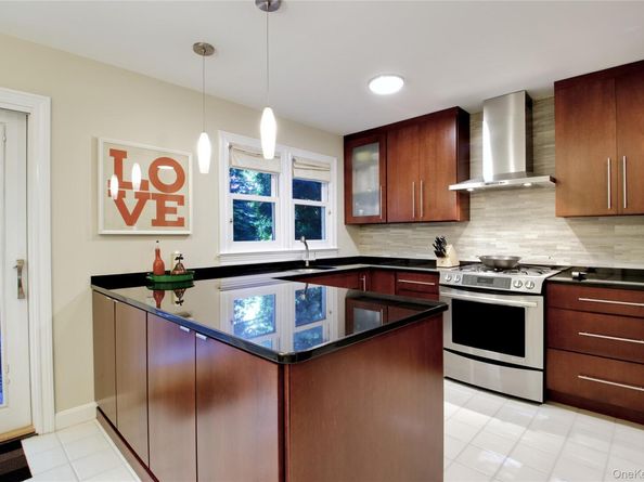 78 Marjorie Court, Manhasset NY 11030
