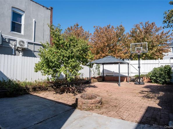 955 E 212th Street, Bronx NY 10469