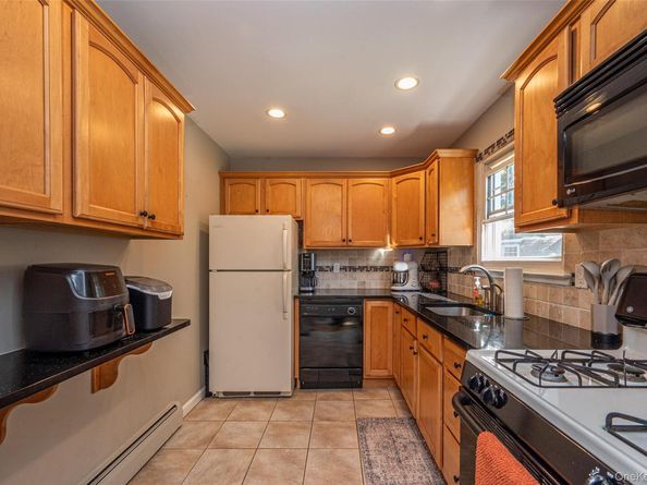 2319 Wilshire Lane B19, Oakdale NY 11769