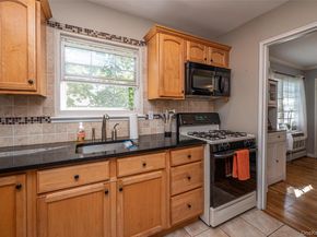 2319 Wilshire Lane B19, Oakdale NY 11769