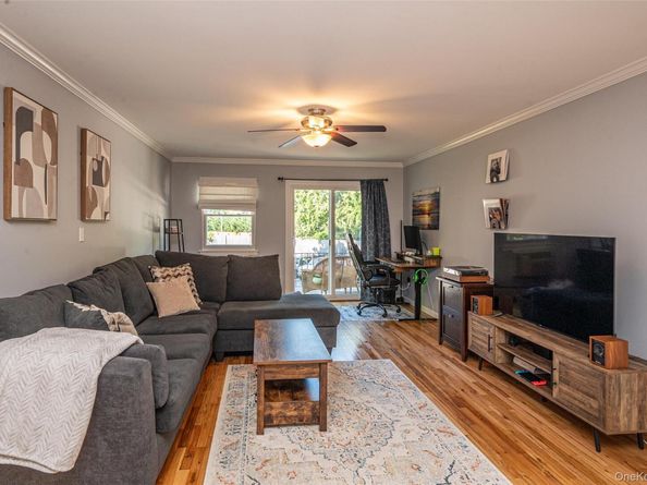 2319 Wilshire Lane B19, Oakdale NY 11769