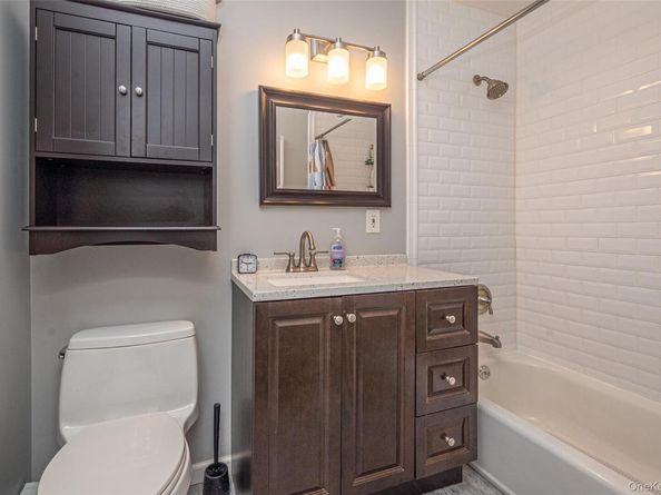 2319 Wilshire Lane B19, Oakdale NY 11769