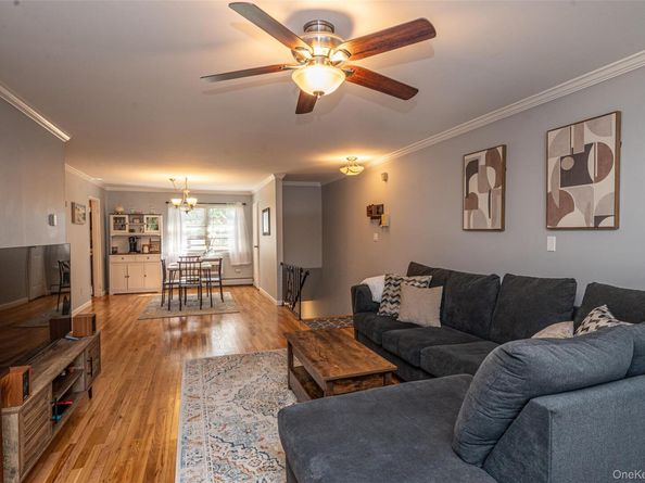 2319 Wilshire Lane B19, Oakdale NY 11769