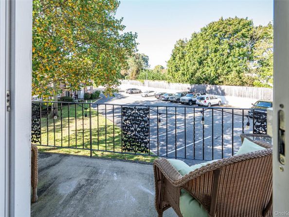 2319 Wilshire Lane B19, Oakdale NY 11769