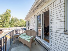 2319 Wilshire Lane B19, Oakdale NY 11769
