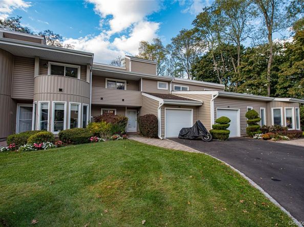 45 Kristin Lane, Hauppauge NY 11788