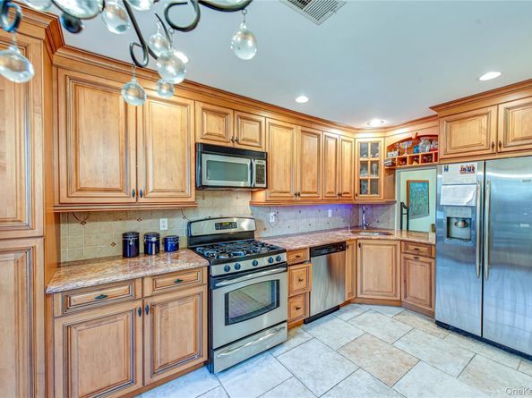 45 Kristin Lane, Hauppauge NY 11788