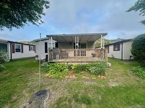 16 Village Circle E, Manorville NY 11949