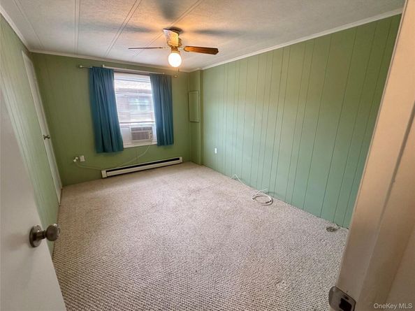 16 Village Circle E, Manorville NY 11949