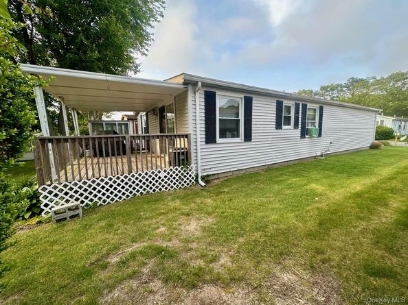 16 Village Circle E, Manorville NY 11949