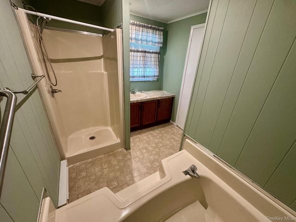 16 Village Circle E, Manorville NY 11949