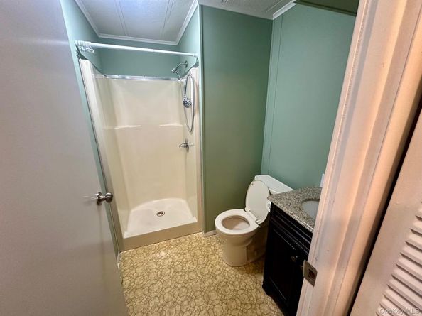 16 Village Circle E, Manorville NY 11949