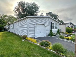 16 Village Circle E, Manorville NY 11949