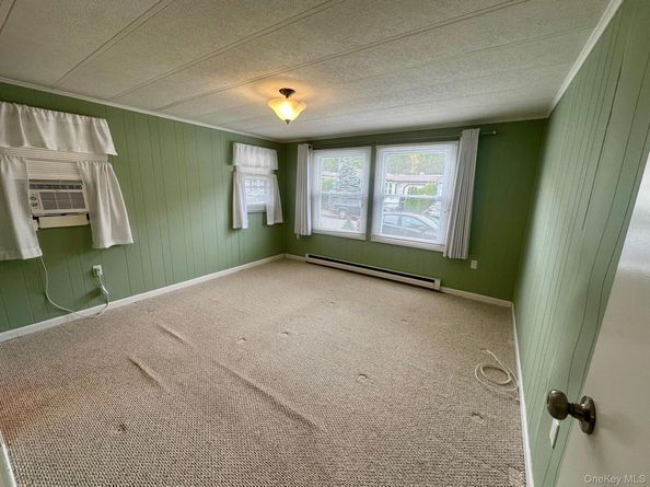 16 Village Circle E, Manorville NY 11949