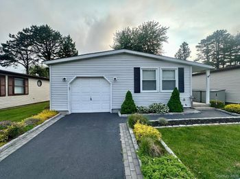 16 Village Circle E