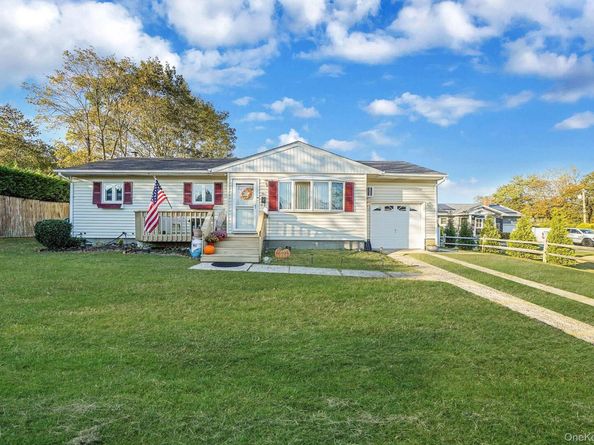 4 Neptune Avenue, East Patchogue NY 11772