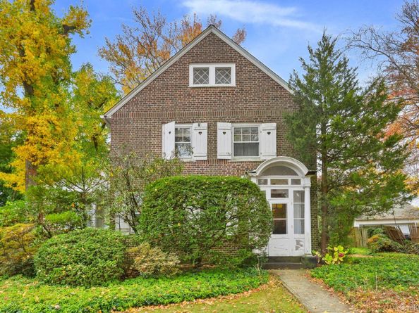 24 Muir Place, New Rochelle NY 10801