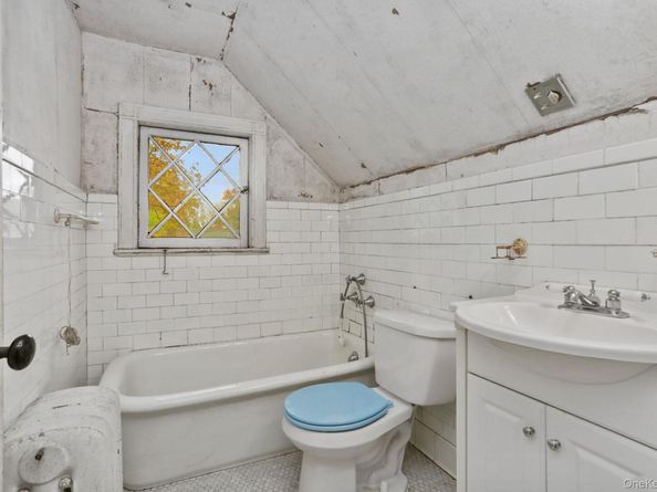 24 Muir Place, New Rochelle NY 10801