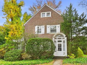 24 Muir Place, New Rochelle NY 10801