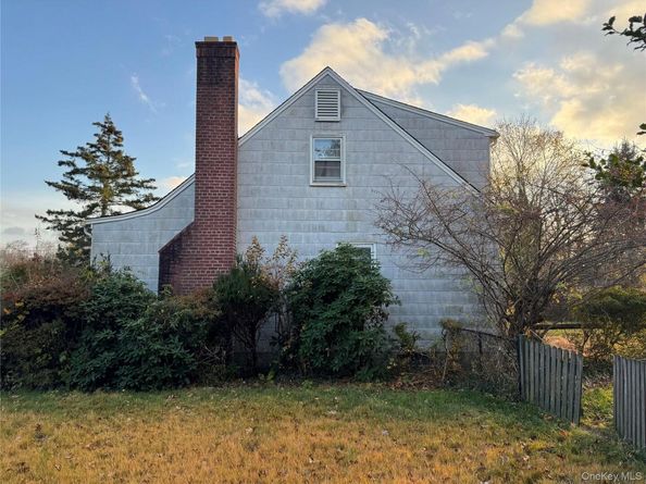 54 N Ocean Avenue, Center Moriches NY 11934