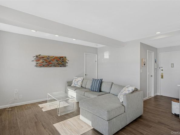 2 Richmond Road 3a, Lido Beach NY 11561