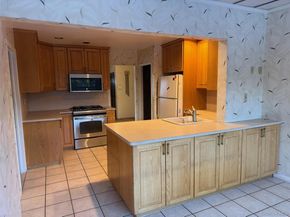 12 Cranberry Lane, Plainview NY 11803