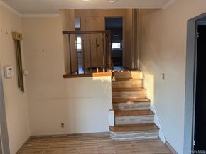 12 Cranberry Lane, Plainview NY 11803