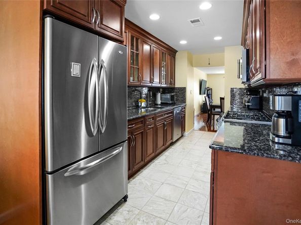 2860 Nicole Court, Oceanside NY 11572