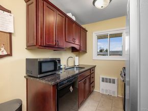 285 Edmunton 16, North Babylon NY 11703