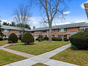 285 Edmunton 16, North Babylon NY 11703