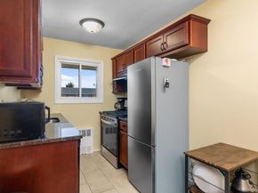 285 Edmunton 16, North Babylon NY 11703