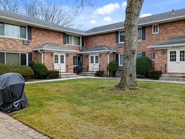 285 Edmunton 16, North Babylon NY 11703