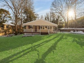 10 Pinedale Avenue, Farmingville NY 11738