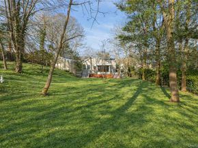 10 Pinedale Avenue, Farmingville NY 11738