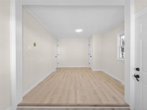 10 Pinedale Avenue, Farmingville NY 11738