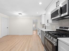 10 Pinedale Avenue, Farmingville NY 11738