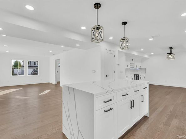 24 Rim Lane, Hicksville NY 11801