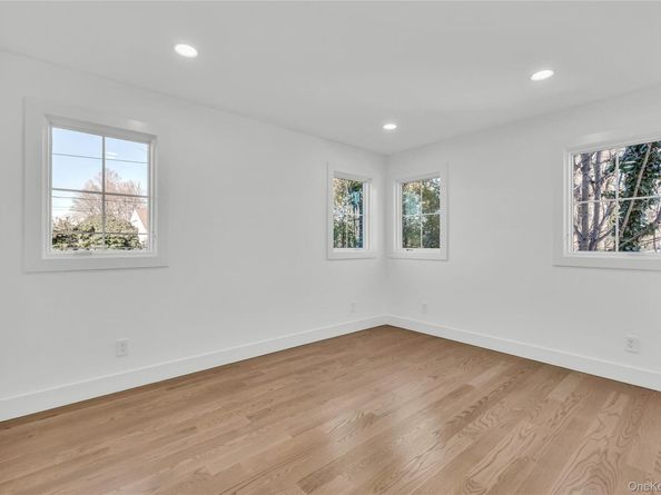 24 Rim Lane, Hicksville NY 11801